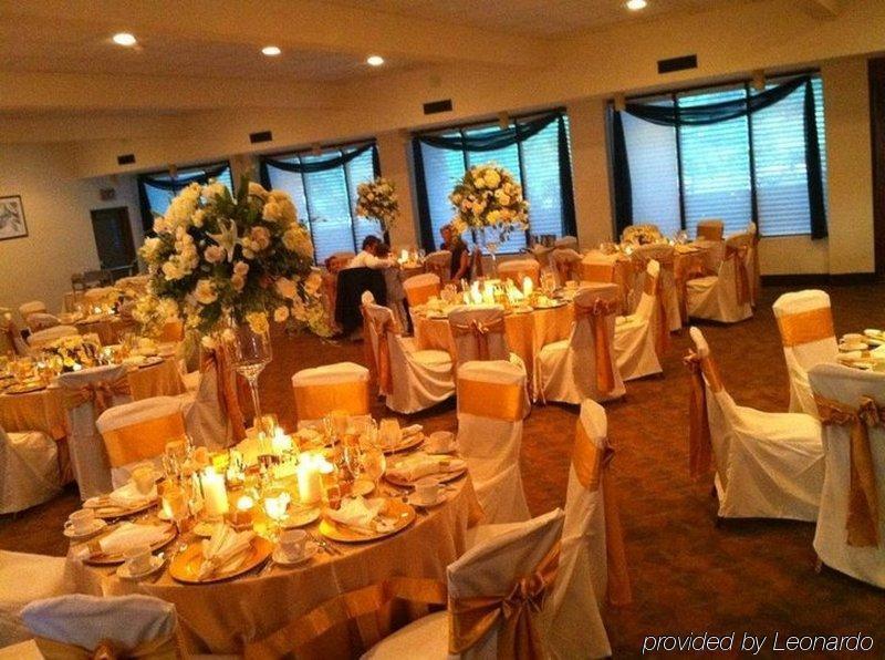 Nichols Village Hotel And Spa Clarks Summit エクステリア 写真