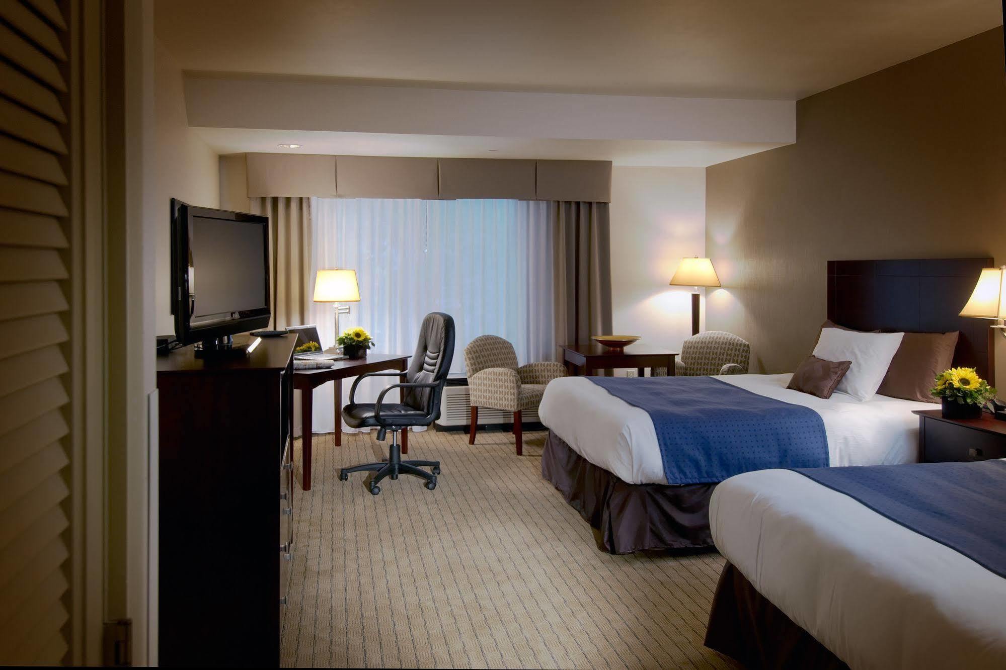 Nichols Village Hotel And Spa Clarks Summit エクステリア 写真